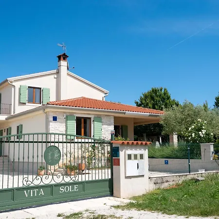 Villa Vita E Sole Apartment *